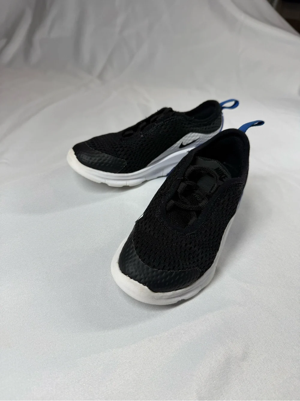 Nike Kids Black and Blue Slip-On Sneakers with White Midsole Size 9C - Picture 6 of 11